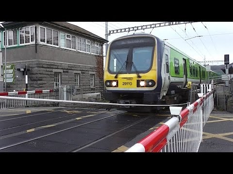 Level Crossing at Bray, Wicklow - IE 29000 and 8300 Class Trains