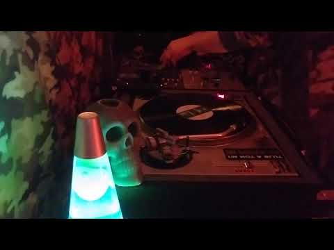 DrGiggles aka Krutoid IDM Electro Set 1 Live Vinyl DJ Mix on turntables video braindance