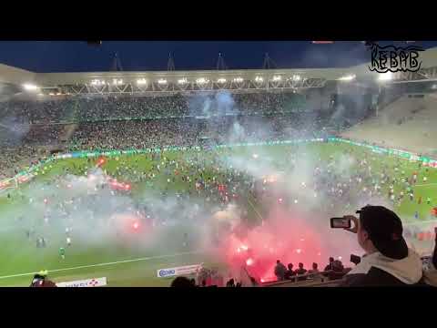 L'ENVAHISSEMENT DE TERRAIN IMPRESSIONNANT DES SUPPORTERS DE L'ASSE  ! ( ASSE-AUXERRE)