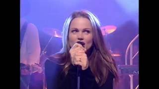 Belinda Carlisle - Lay Down Your Arms (Live &amp; Kicking &#39;93) HD