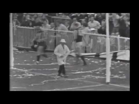 Harry Beitzel radio commentary on top of vision from 1970 Grand Final - Jezza bouncing goal