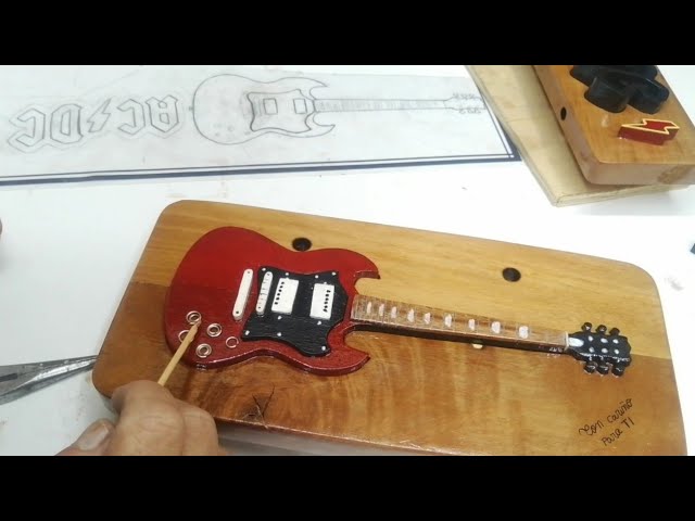 Vídeo relacionado con Cyrank Estatua de Guitarrista, músico de Hierro, Figura Coleccionable, Guitarra de Metal, Escultura de Roca, decoración Musical para Escritorio, Oficina, decoración del hogar