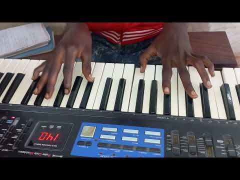 WIMBO NDIYO SAKRAMENTI KUU- UKICHARAZWA NA KIJANA   DIBELIUS LULAMYE