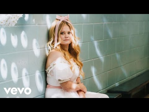 Hailey Whitters - Everything She Ain’t (Official Music Video)