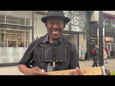 地元のバスカーが、次期ロンドン市長ブライアン・ローズ氏への愛と支援を呼びかけました????? (Local Busker Spreads Love And Support For Brian Rose, Your Next Mayor Of London! ?????)