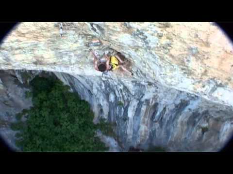 Dave Graham climbs "Baston à la Maison" - 8c+
