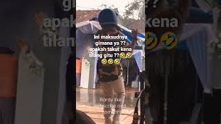 Download lagu #viral joget pake helm takut kena tilang ๐คฃ mp3 Download lagu #viral joget pake helm takut kena tilang ๐คฃ mp3