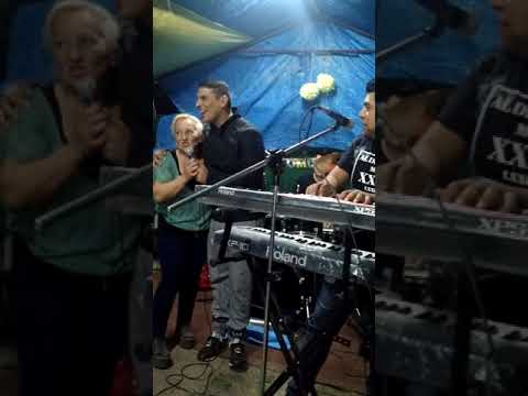 Emanuel cerrudo - cantando un tema en version balada