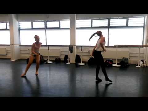 Nova College Dans: Choreografie Jazz klas 1A. Dansers: Shara en Arle.