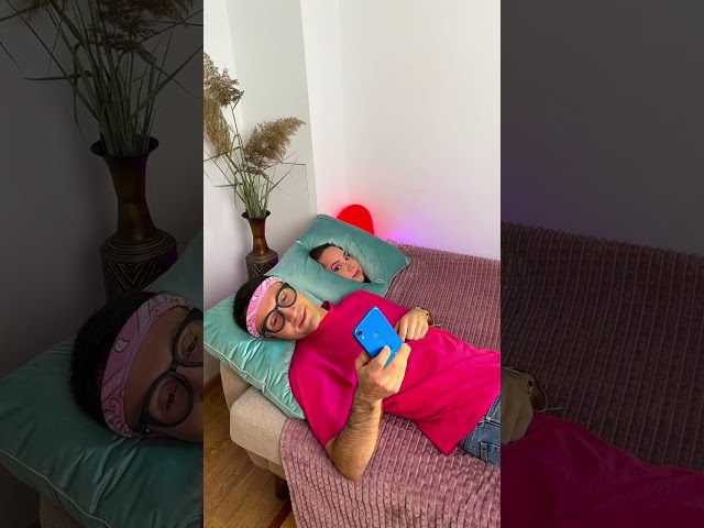 Vídeo relacionado con GMBYLBY Almohada con forma de risita para acentos del hogar y regalos de broma con tela suave y felpa creativa de risa