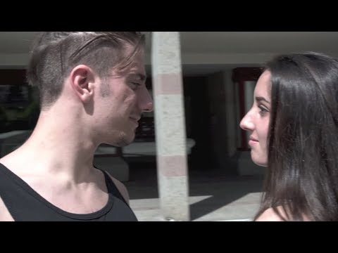 Étienne vs Hélène - Move In Time (Official Video)