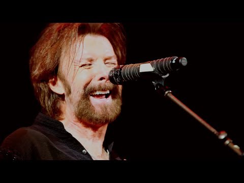 Ronnie Dunn plays Grown Damn Man on George Strait Tour