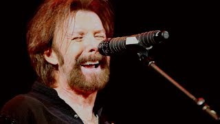 Ronnie Dunn plays Grown Damn Man on George Strait Tour