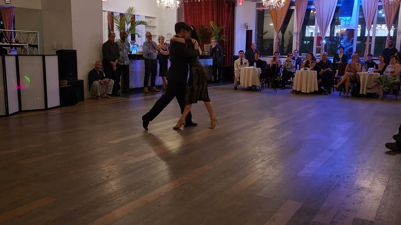 Dominic Bridge & Dagny Miller - Aroma de amor