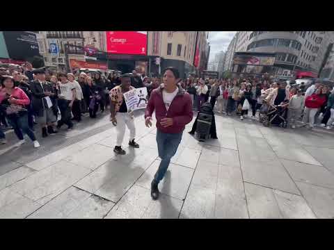 ¿Como se baila la SALSA en Perú callao  ?🇵🇪 Peruano se roba el show bailando SALSA