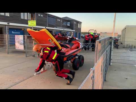 Reddingsbrigade 's-Gravenzande rukt met spoed uit // Lifeguards responding urgently from station