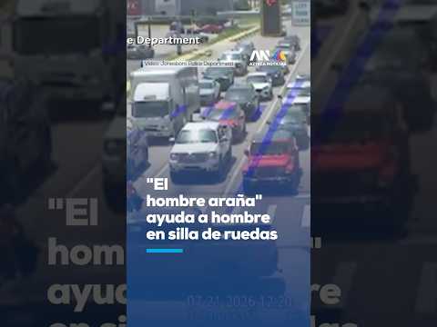 Spiderman ayuda a cruzar la calle a hombre en silla de ruedas en Arkansas 🇺🇸🤝