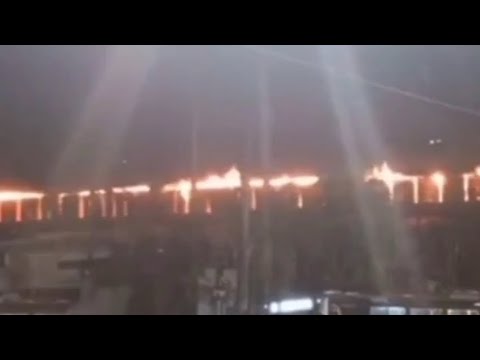 Incêndio em trem em movimento carregados com celulose Cubatão em São Paulo 
