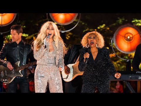 Cher & Darlene Love - Christmas (Baby Please Come Home) | Christmas in Rockefeller Center