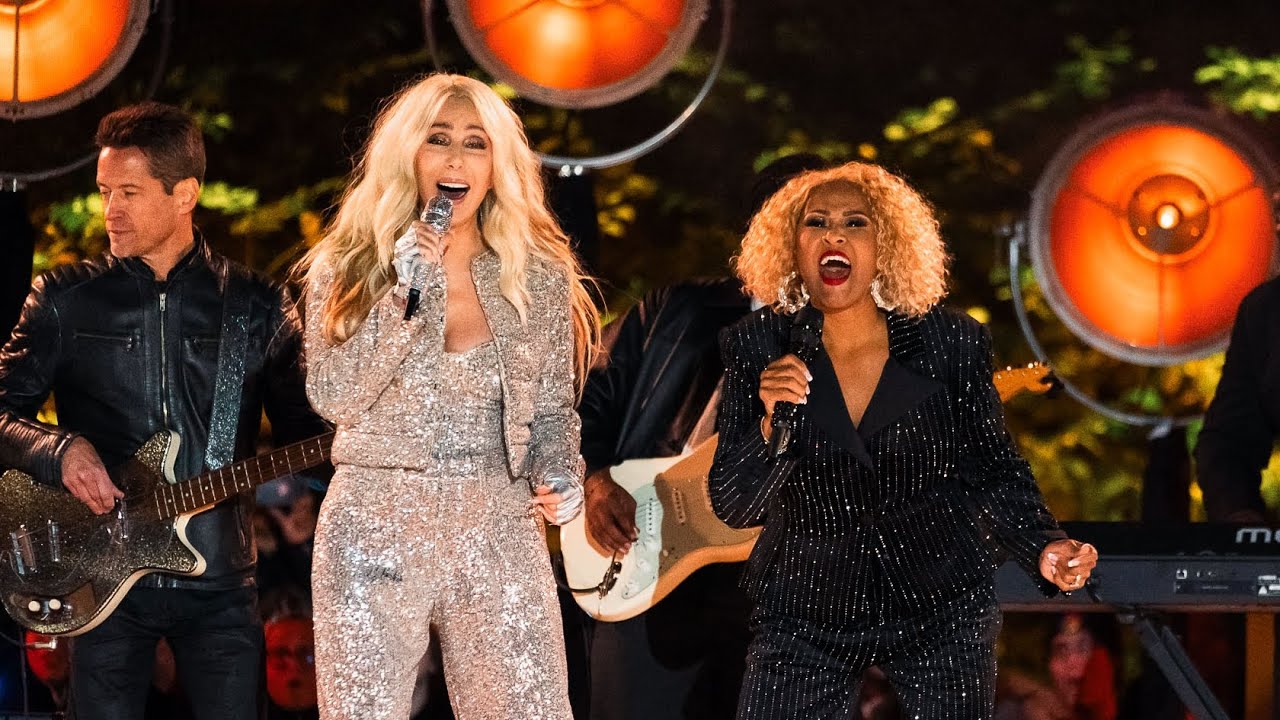 Cher & Darlene Love - Christmas (Baby Please Come Home) 