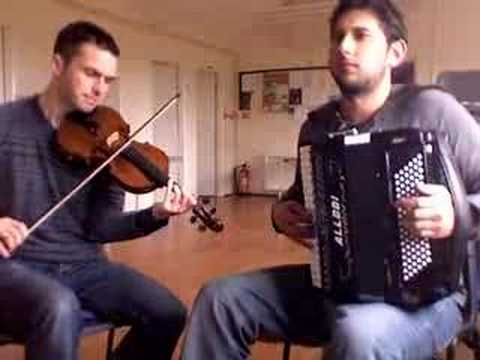 3 Tunes by Fiddle and Accordion duo Newfolks/the Beacons