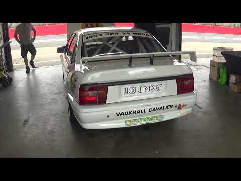 Vauxhall Cavalier Super Touring Car idling its engine