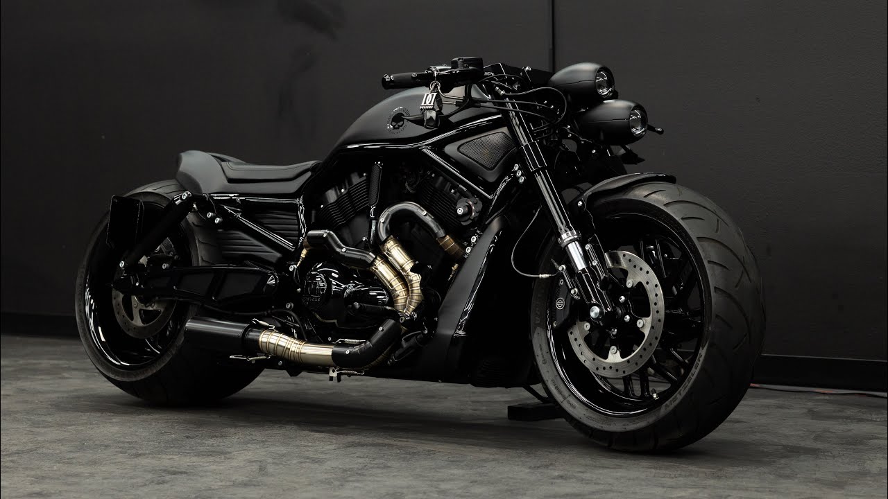 Revealing custom fat tire V-Rod build to an old friend