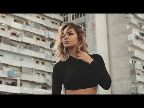 Deborah De Luca 🇮🇹 Napoli Italy 💎 September 2022 🎹