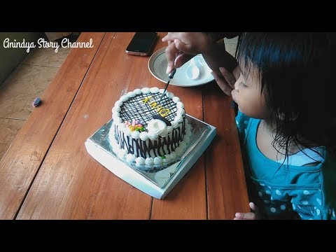 ANINDYA MAKAN KUE ULANG TAHUN - BABY EAT BIRTHDAY CAKE