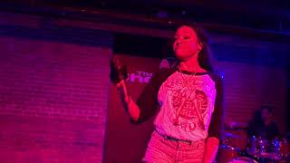 Azealia Banks - “Gimme A Chance” (Live in Detroit, Michigan)
