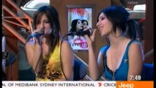 The Veronicas - Everything I&#39;m Not (Live On Sunrise 2006)