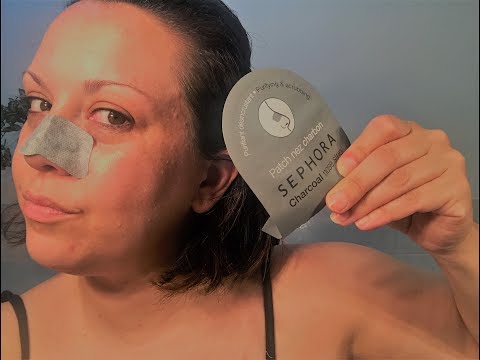 Cerchi scuri sotto occhi a bambini di una fotografia A causa di quello che ci sono rughe sulla faccia