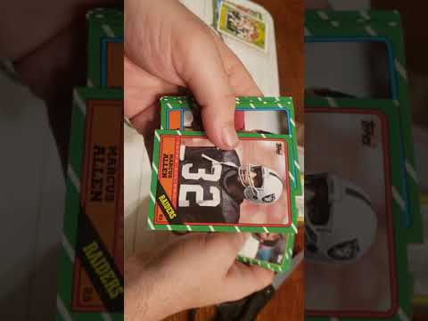 1986 Topps Football Rack Pack opening.