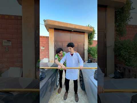 الدكتور يمشي بطريقه خاطئه وصدمه 😱 عمو الشرطي يوقفة !!