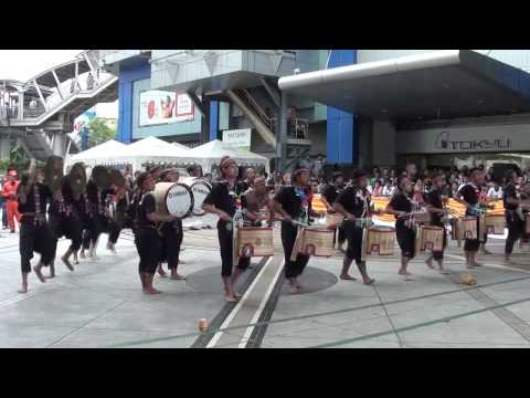 E-Sarn Drumline 2012 in Drum Battle (Part 1)