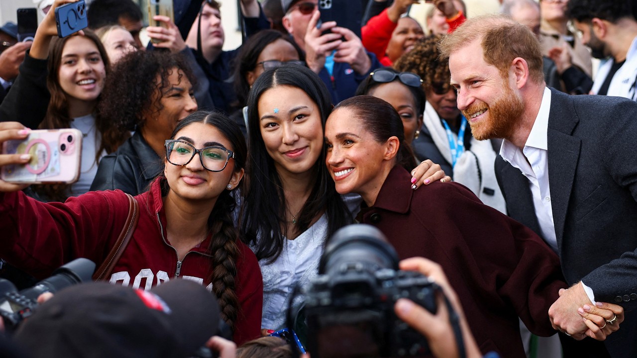 Prince Harry & Duchess Meghan's first joint public appearance since UK return cheered in Nottingham