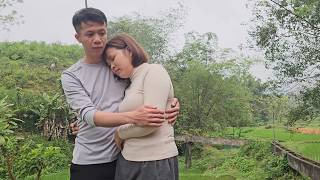 “The last hug before Duyên mysteriously disappears.”03231