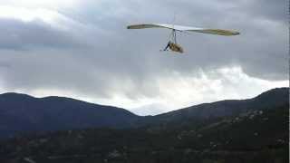 preview picture of video 'Ala Delta - Despegue en Pedro Bernardo - Hang Gliding'