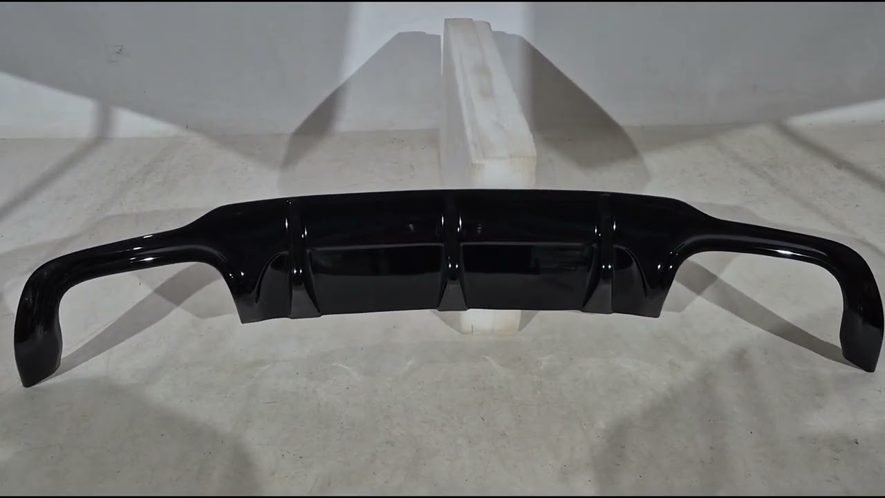 Mercedes C-sarja W204 2007–2015 Takadiffuusori DPT (2011-2014, AMG SD, kiiltävän musta) Video 1