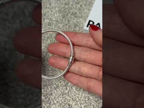 Pandora Moments Barrel Clasp Snake Chain Bracelet #pandora #pandorajewelry #bracelet #pandoramoments