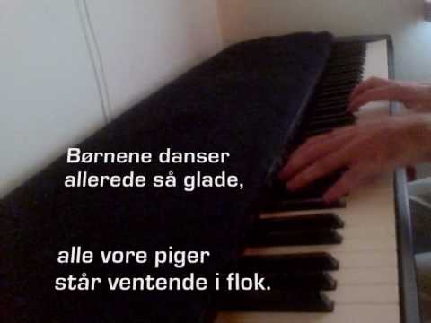 download lagu mp3 mp4 Loen Vi Pynter Med Blomster Og Blade, download lagu Loen Vi Pynter Med Blomster Og Blade gratis, unduh video klip Loen Vi Pynter Med Blomster Og Blade