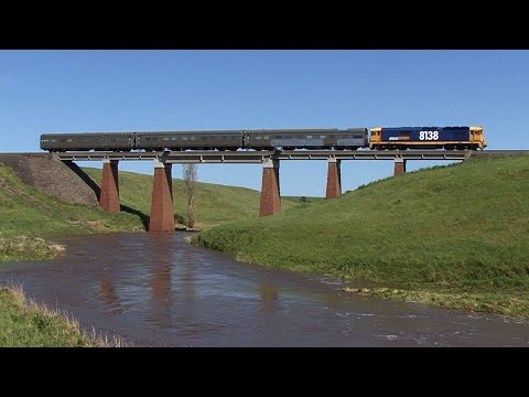 GE and EMD Diesels on the Western Plains: Australian Trains