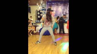 Ate Jona Dancing to Skrillex&#39; Bangarang