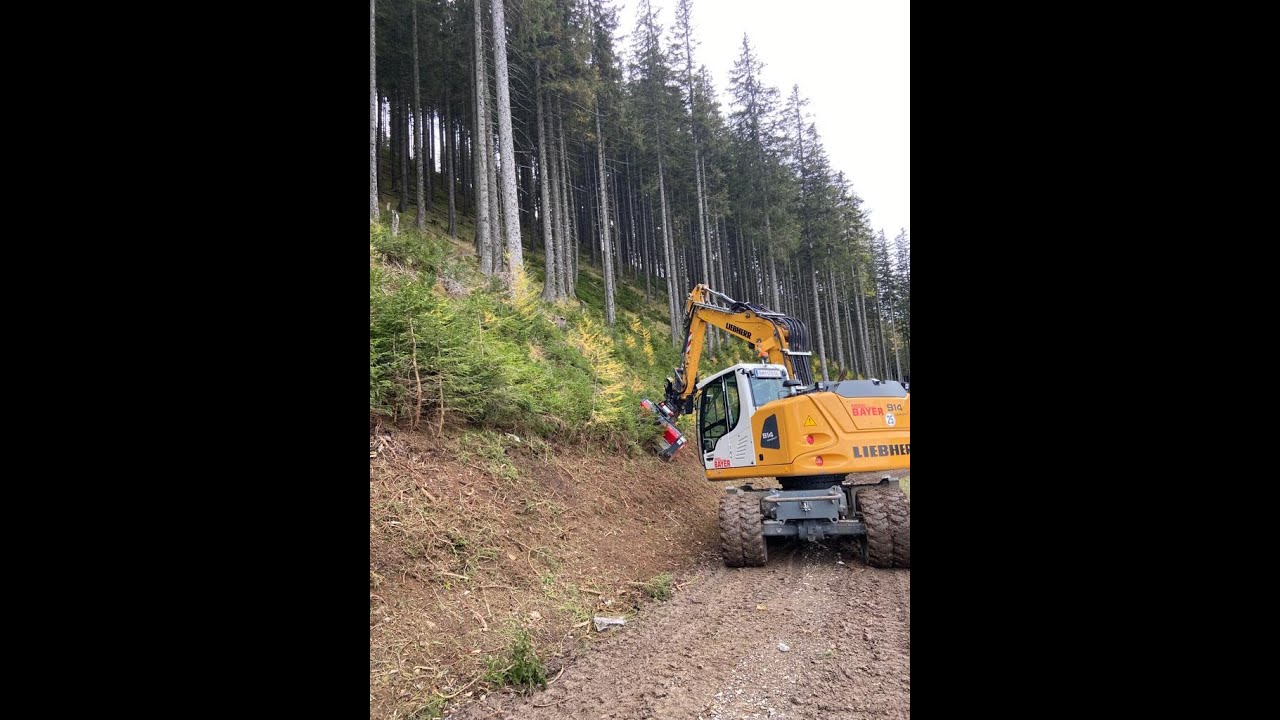 Kundenvideo - Böschungspflege und Wegebau mit dem Bagger und PTH MicroCrusher Bagger