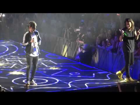 Story Of My Life - One Direction live @ MEN Arena Manchester 04/10/2015