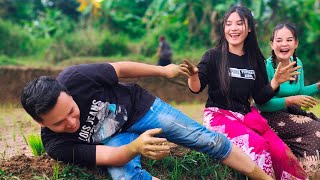 Download lagu MAKES A MILLION PEOPLE BAPER‼️THE RICH HANDSOME BOSS IS RUNNED TOO MUCH WITH NENG YULI mp3 Download lagu MAKES A MILLION PEOPLE BAPER‼️THE RICH HANDSOME BOSS IS RUNNED TOO MUCH WITH NENG YULI mp3