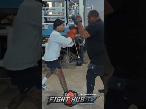 Gervonta Davis RIPS INSANE 35 PUNCH combo on PADS!