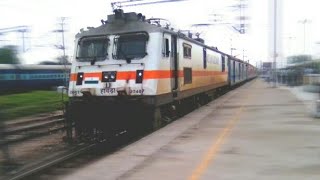 preview picture of video 'Morning Back To Back Two Rajdhani Sealdah & Howrah Rajdhani Express Skipping Tundla Junction!!'