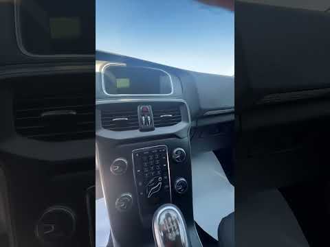 фото volvo v40 cross country i 0