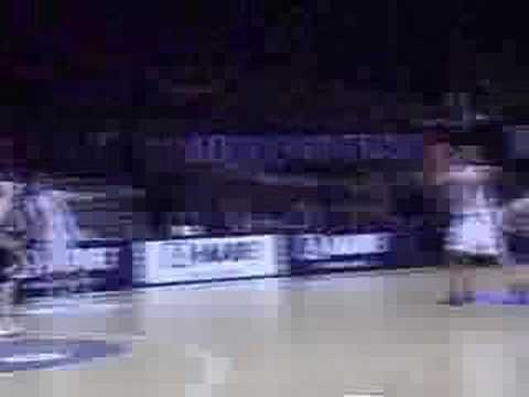 35 12-01-08 BCO-Leuven - Petrovic krijgt onder de korf assis